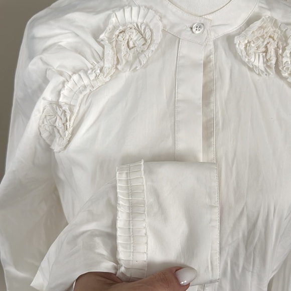 BCBGMAXAZRIA Ivory Rosette Fitted Dress Shirt Size L - Picture 10 of 12